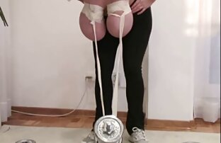Rubia con buen perchero en sesión BDSM con pinzas para videos hentai español latino la ropa